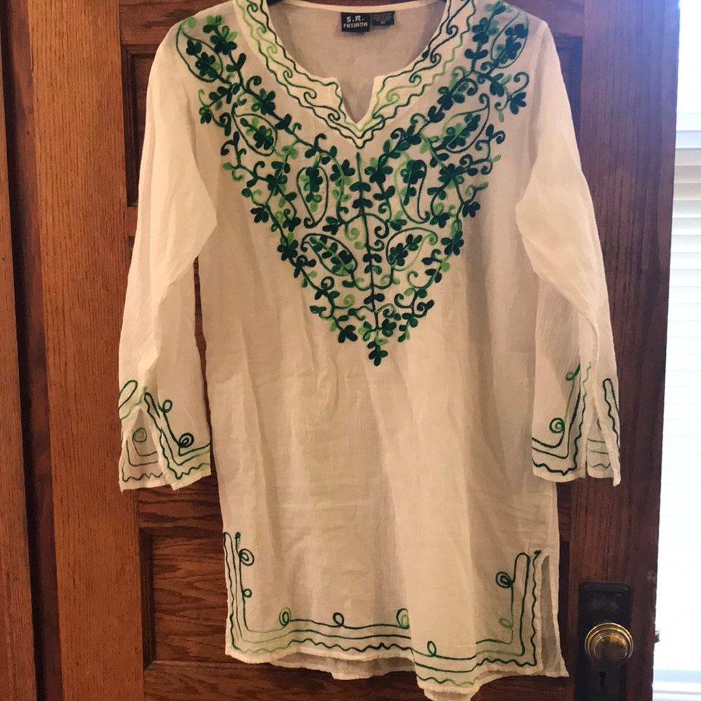 Perfect for Summer! 100% Cotten embroidered shirt